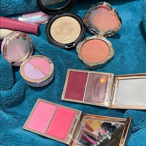 Makeup bundle - Picture 4 of 4